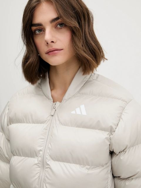 adidas kurtka Essentials kolor beżowy zimowa JX7826