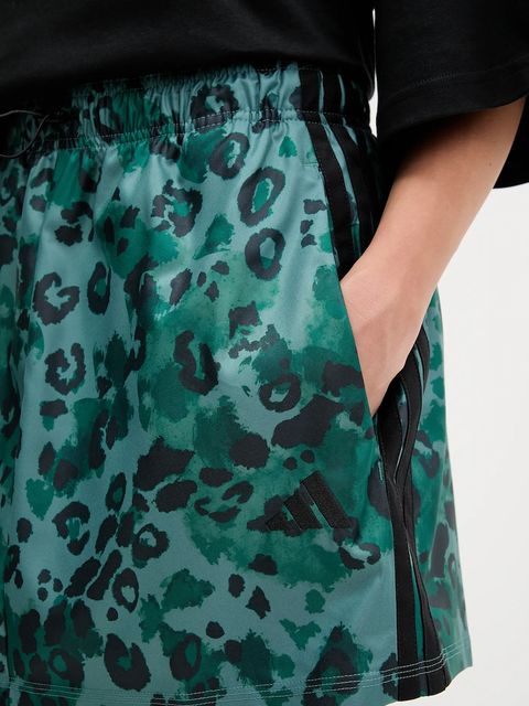 adidas spódnica Animal Print 3-Stripes kolor zielony mini rozkloszowana JM1848