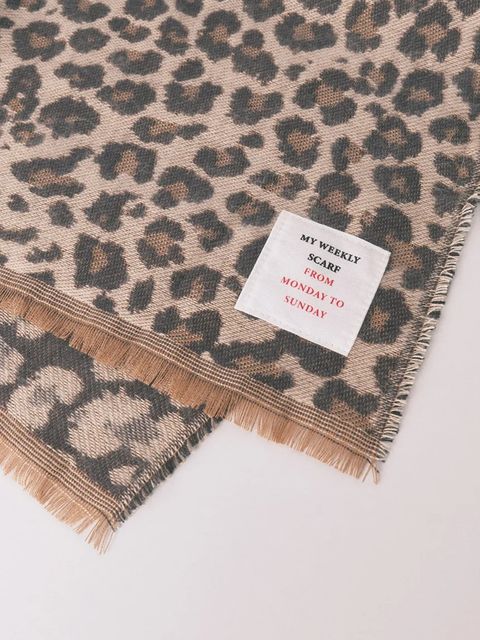 women'secret szalik damski kolor brązowy wzorzysty 5152871 - zdjęcie produktu nr 2