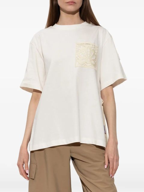Moncler lace-patch T-shirt - Neutrals