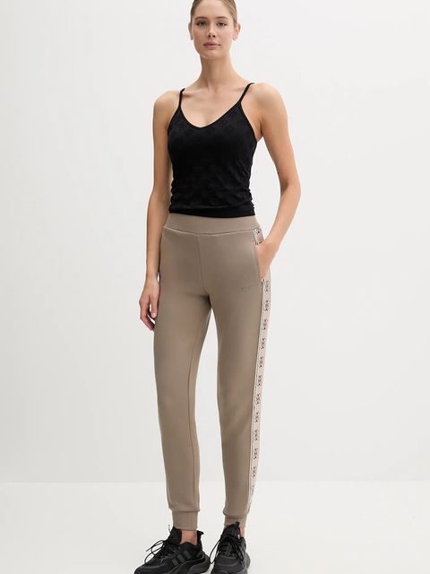 Guess spodnie dresowe BRITNEY kolor beżowy z aplikacją V2YB15 KB3P2 - zdjęcie produktu nr 2