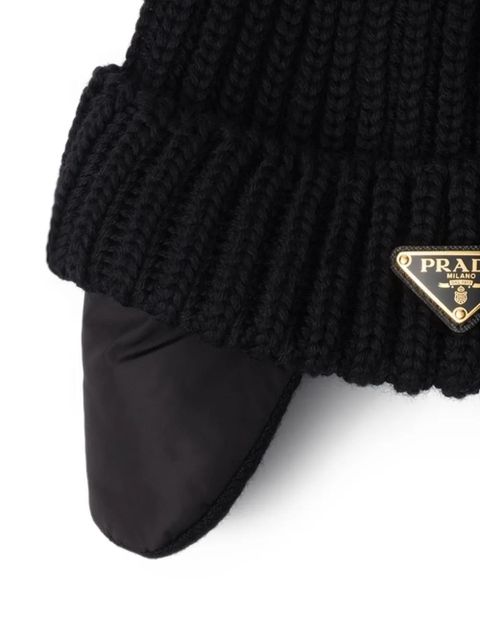 Prada triangle-logo knitted beanie hat - Black