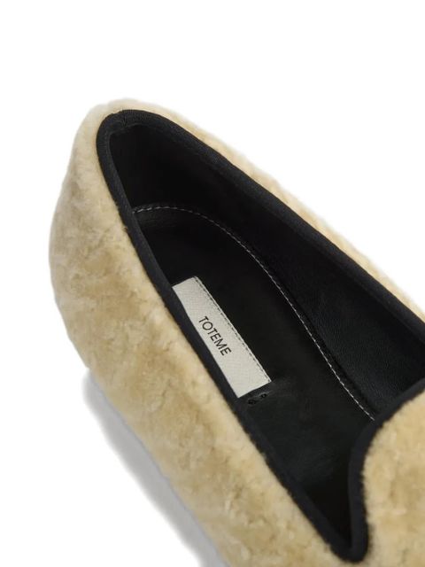 TOTEME shearling loafers - Neutrals
