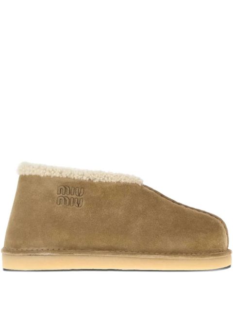Miu Miu embroidered-logo shearling boots - Neutrals