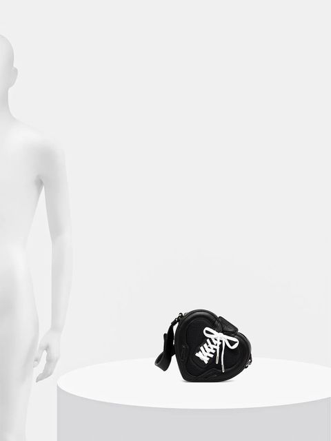 AMBUSH torebka skórzana Strapped Heart Shoulder Bag kolor czarny 12115063