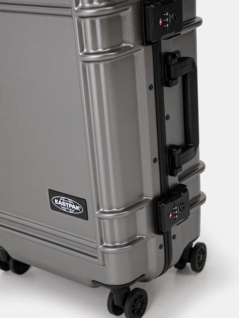 Eastpak walizka Resist'R Case S 55,5x35,5x23 cm kolor srebrny EK0A5BJE4S11