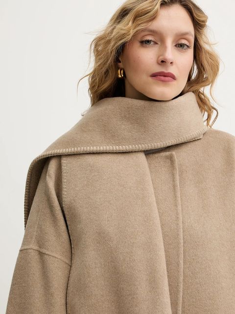 BOSS płaszcz z dodatkiem wełny kolor beżowy 50550809