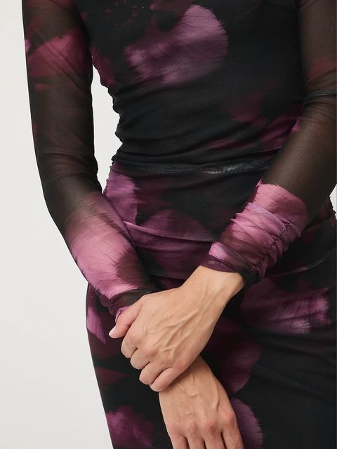 Medicine sukienka kolor czarny midi dopasowana