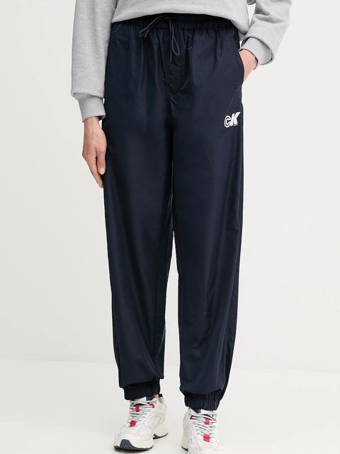 Calvin Klein Jeans spodnie dresowe damskie kolor granatowy z nadrukiem LV047C627G - zdjęcie produktu nr 1