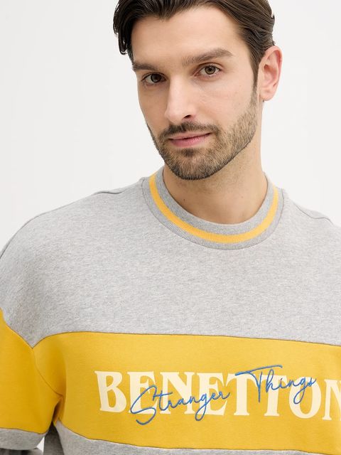 United Colors of Benetton bluza bawełniana x Stranger Things kolor szary z nadrukiem 342ZU10BA