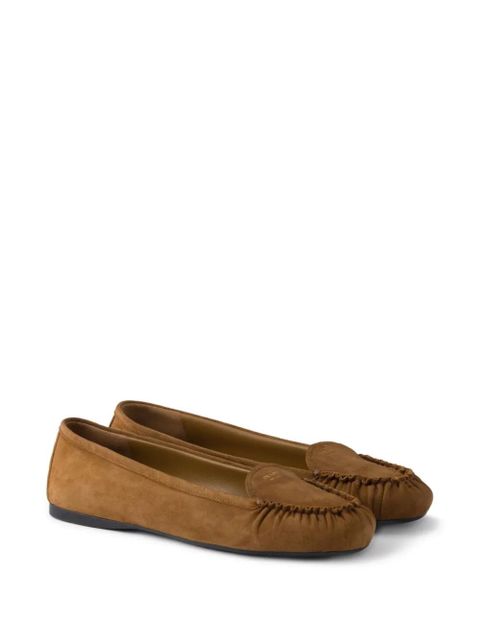 Prada ruffled suede loafers - Brown