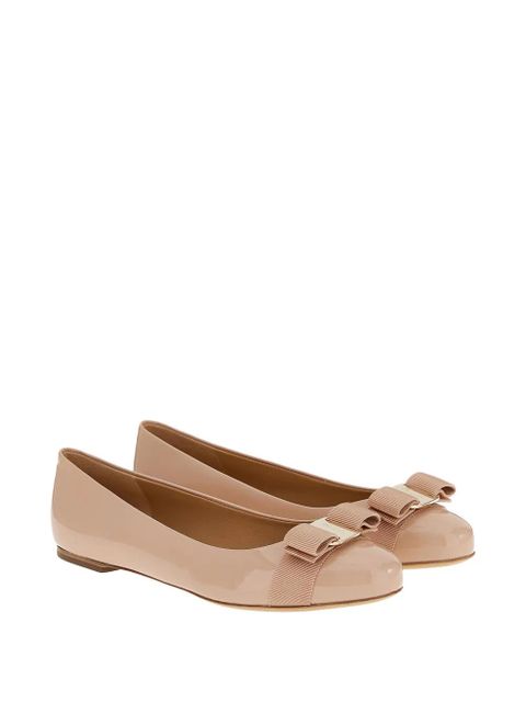 Ferragamo Varina patent bow-detail ballet flats - Neutrals