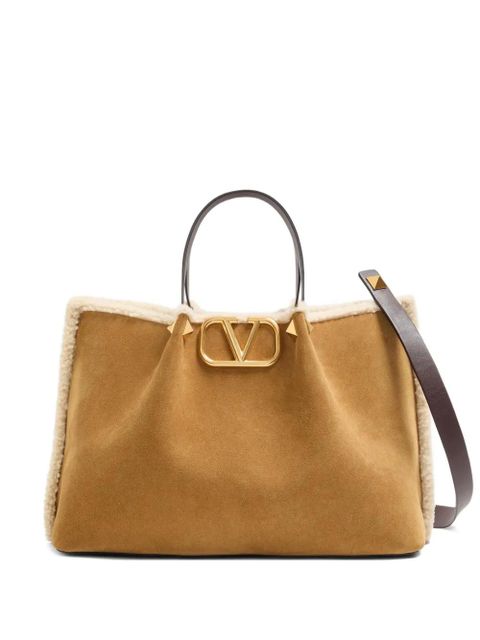 Valentino Garavani medium VLogo Signature suede tote bag - Neutrals - zdjęcie produktu nr 1