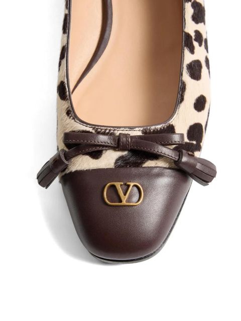 Valentino Garavani Valet Du Roi Ballerina in pony-effect calfskin 25mm - Neutrals