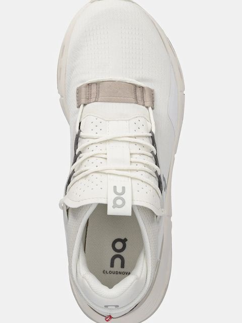 On sneakersy CLOUDNOVA 2