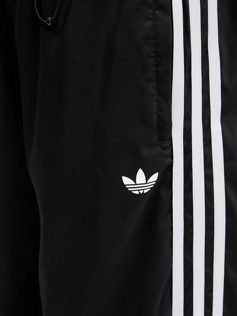 adidas Originals spodnie dresowe Trackpant damskie kolor czarny z aplikacją KE9790