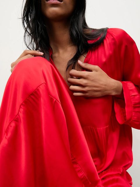 Answear.LAB sukienka kolor czerwony maxi rozkloszowana