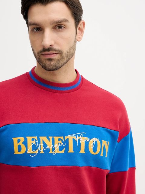 United Colors of Benetton bluza bawełniana x Stranger Things kolor bordowy z nadrukiem 342ZU10BA