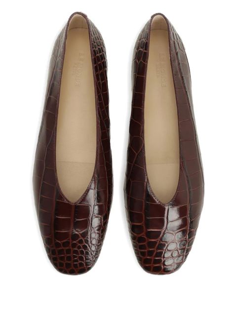 Le Monde Beryl Regency crocodile-effect pointed slippers - Brown
