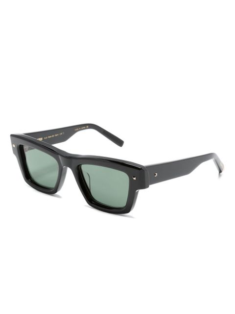 VALENTINO GARAVANI EYEWEAR logo-plaque tinted sunglasses - Black