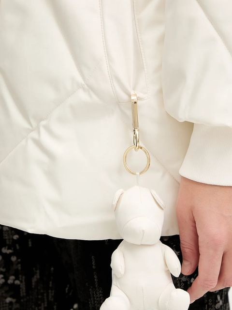 Guess kurtka STEFY kolor beżowy zimowa V5BL13 WHHZ2