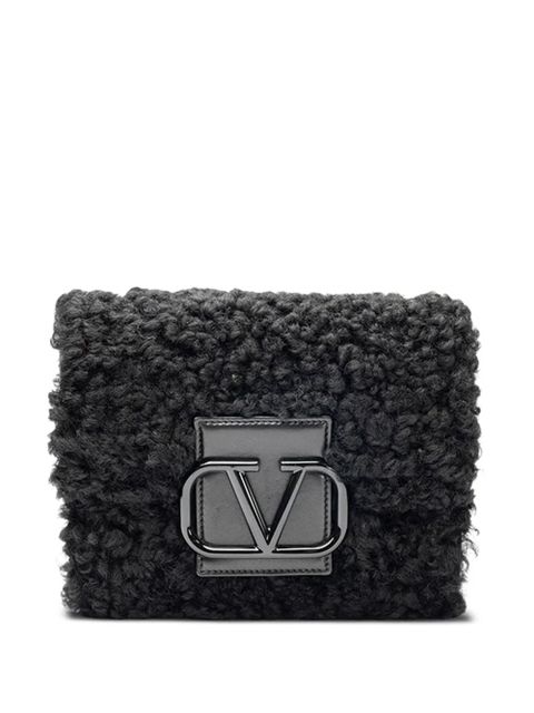 Valentino Garavani Vlogo signature textured shoulder bag - Black - zdjęcie produktu nr 1