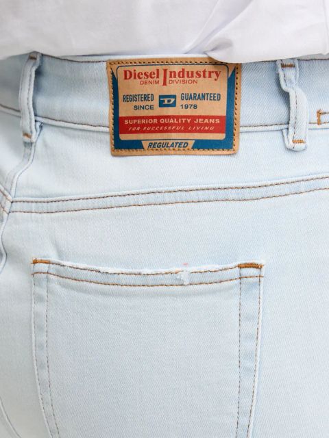 Diesel jeansy 1984 SLANDY-HIGH L.32 TROUSERS damskie kolor niebieski A03597.09K70