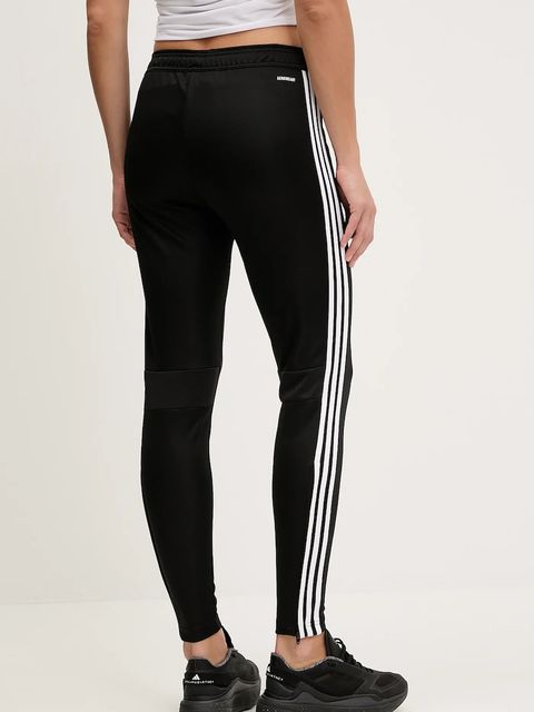 adidas Performance spodnie dresowe Tiro Essentials damskie kolor czarny z aplikacją JP2530