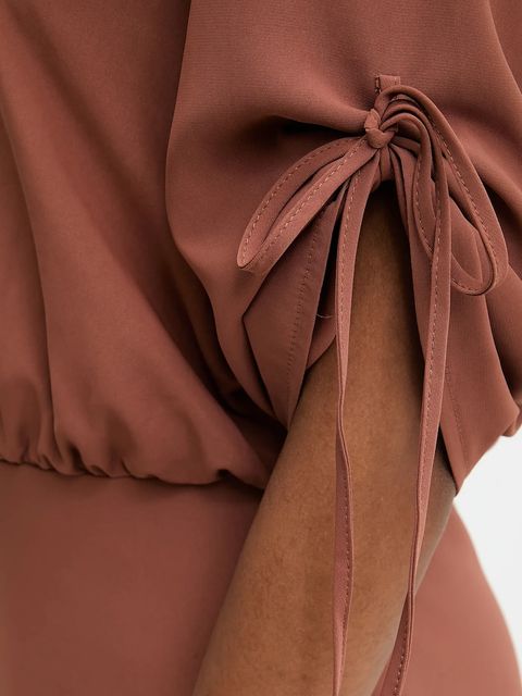 Answear.LAB sukienka kolor brązowy midi rozkloszowana