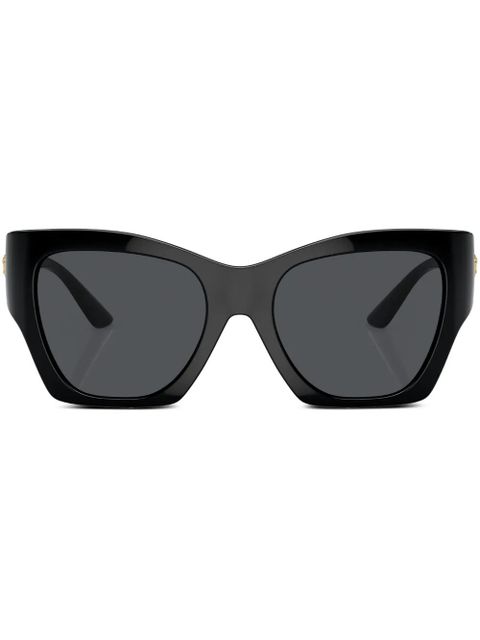 Versace Eyewear logo-plaque cat-eye frame sunglasses - Black - zdjęcie produktu nr 1
