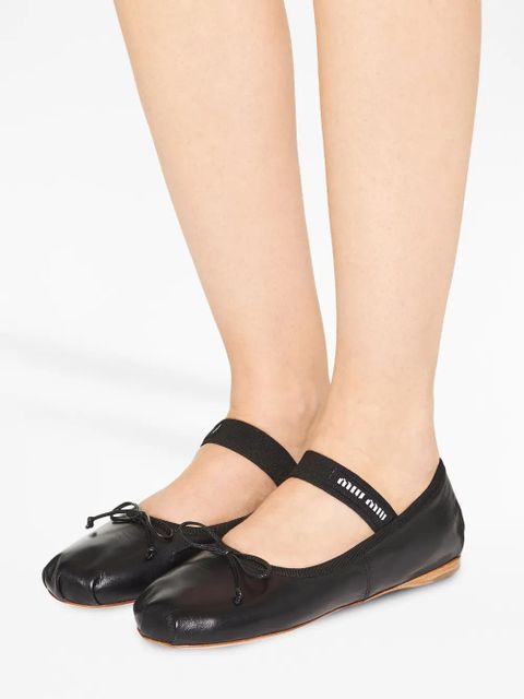 Miu Miu logo-patch ballerina shoes - Black