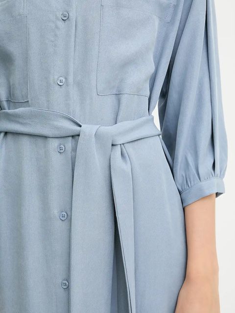 Answear.LAB sukienka kolor niebieski midi prosta