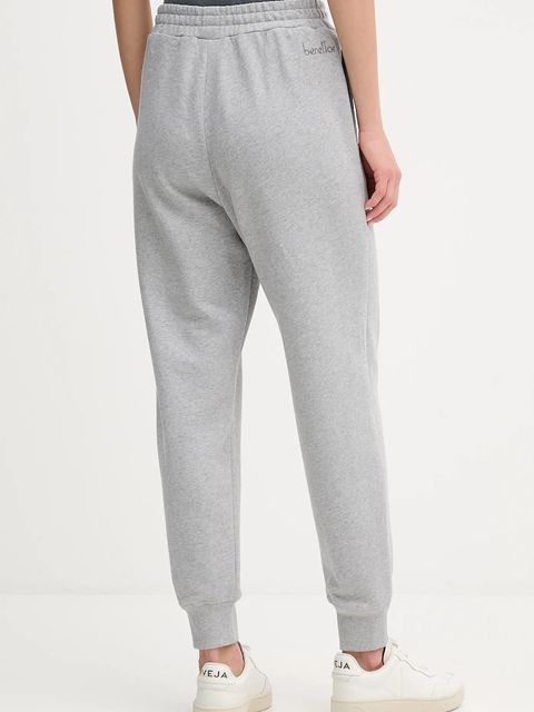 United Colors of Benetton spodnie dresowe bawełniane damskie kolor szary gładkie 3UNIDF01A - zdjęcie produktu nr 2