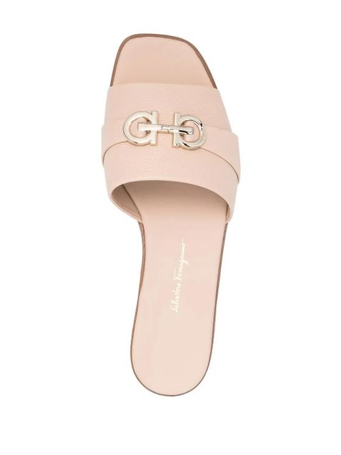 Ferragamo Gancini-plaque leather slides - Neutrals