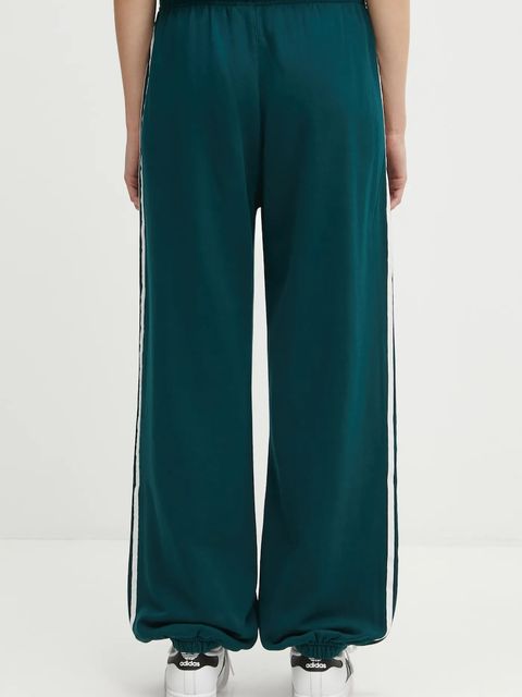 adidas Originals spodnie dresowe Gfx Sweatpants damskie kolor zielony gładkie KF2314
