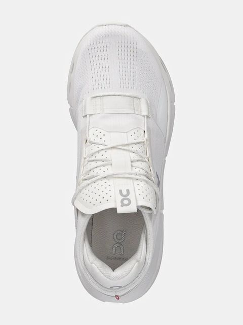 On sneakersy CLOUDNOVA 2