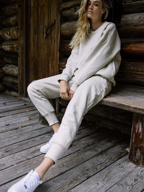 MUUV. spodnie dresowe bawełniane SOFT TOUCH damskie kolor beżowy gładkie - zdjęcie produktu nr 1