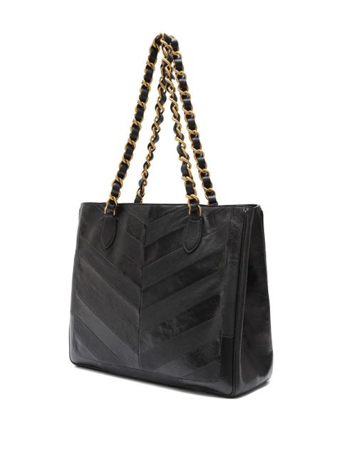 Valentino Garavani chevron-quilted chain-strap tote bag - Black - zdjęcie produktu nr 2
