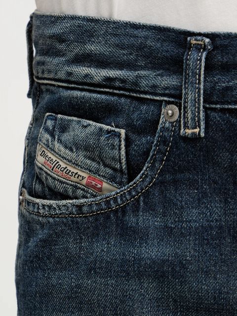 Diesel jeansy 1979 D-AKEMI L.32 damskie kolor niebieski A03624.09N70