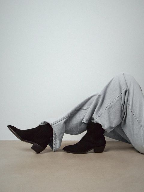 Medicine botki zamszowe kolor czarny na słupku