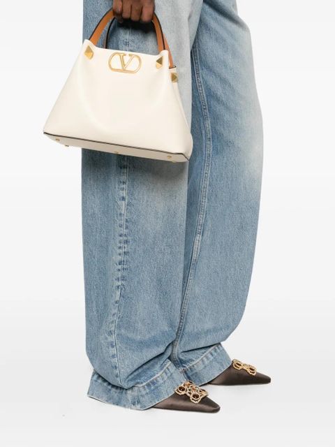 Valentino Garavani stud logo-plaque shoulder bag - Neutrals - zdjęcie produktu nr 2