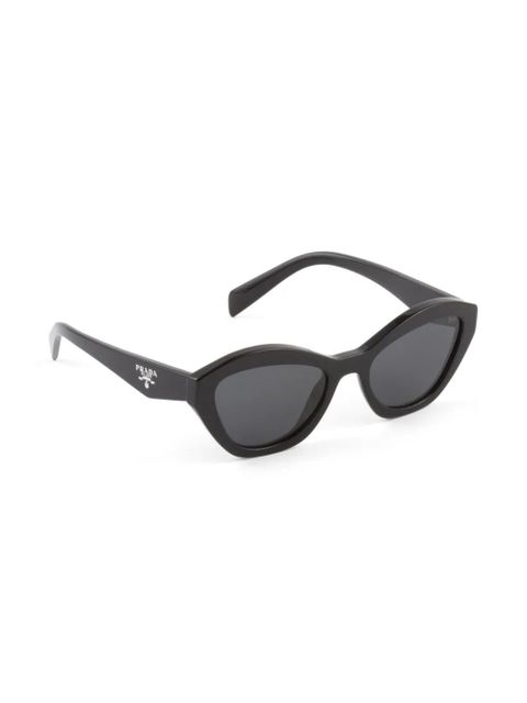 Prada Eyewear curved cat-eye frame sunglasses - Black