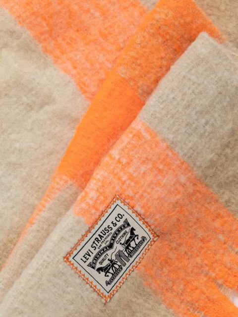 Levi's szalik damski kolor pomarańczowy wzorzysty 000JH-0002