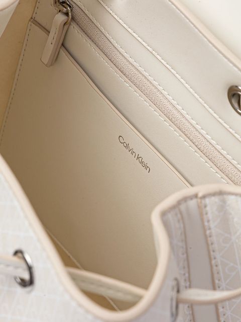 Calvin Klein plecak damski kolor biały mały wzorzysty LV04F3271G