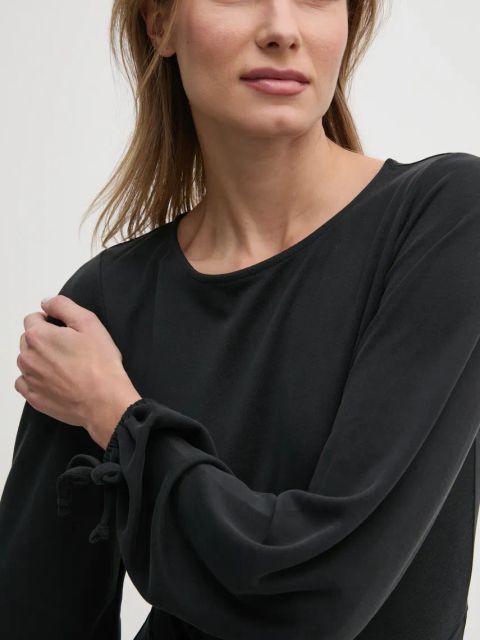 Answear.LAB sukienka kolor czarny midi dopasowana