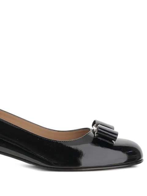 Ferragamo 30mm Vara patent-leather pumps - Black