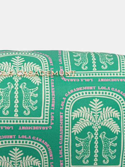 Lola Casademunt kosmetyczka