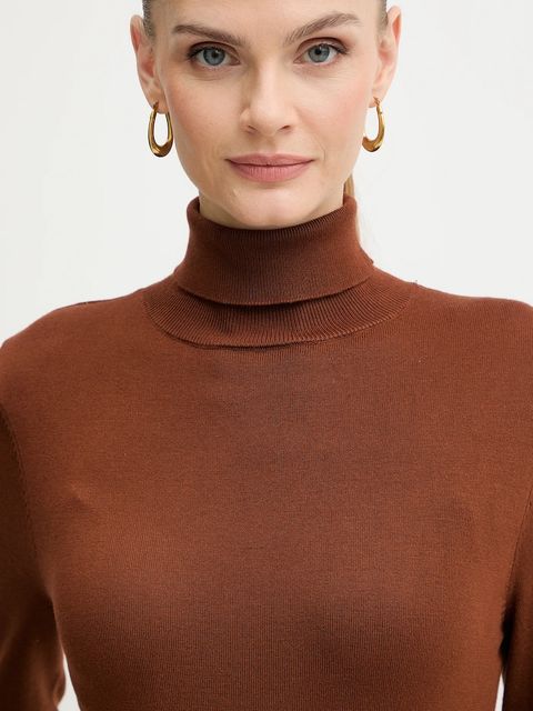 Morgan sweter damski kolor brązowy lekki z golfem MFLORIA