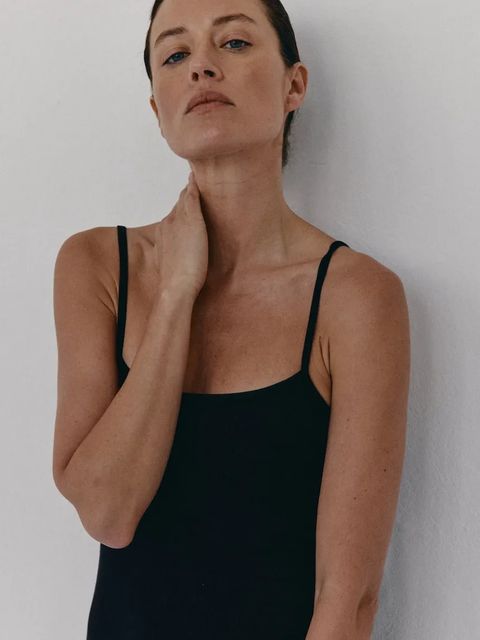 MUUV. sukienka JORDE kolor czarny maxi dopasowana