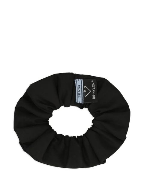 Prada ruffled triangle-plaque scrunchie - Black - zdjęcie produktu nr 2